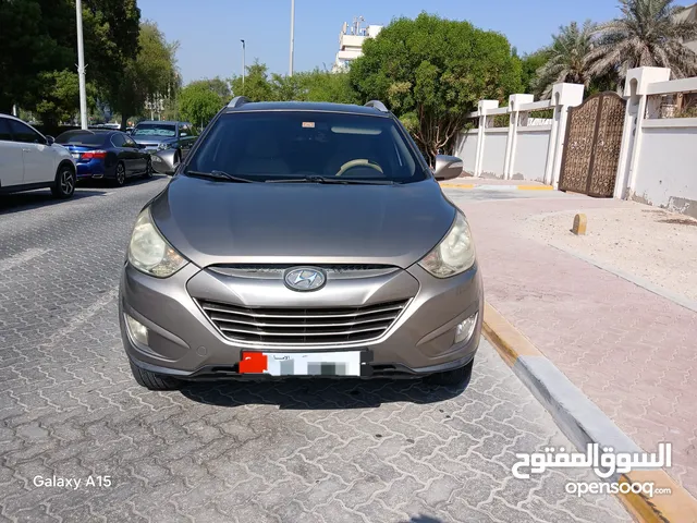 Hyundai tucson 2014 limited 4WD (Mulkiya and registration valid one year)