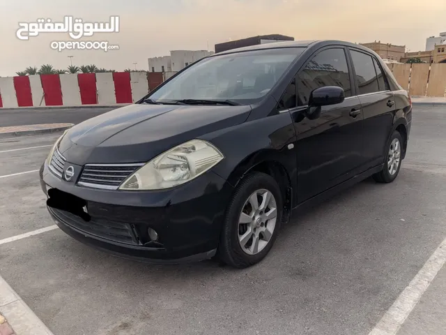 Nissan tiida black