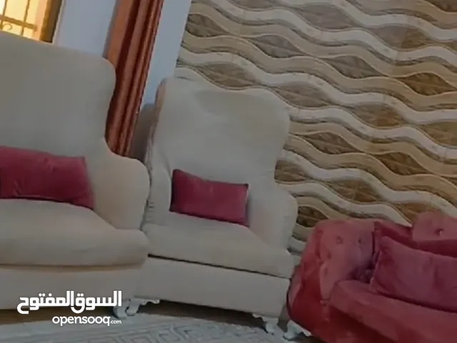 طقم كنب مكون من 7 مقاعد للبيع
