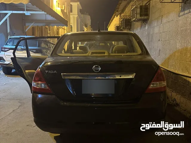 نيسان تيدا 2009 للبيع ب 1300 قابل للتفاوض(بالمعقول)........................................