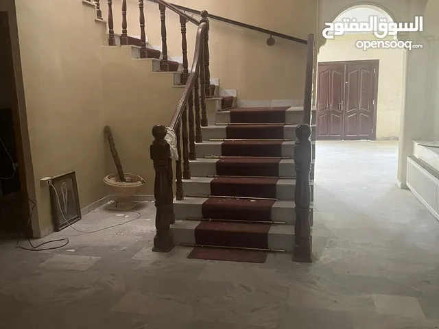 450 m2 4 Bedrooms Villa for Sale in Amman Al Kursi