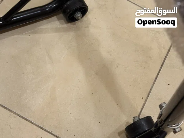 استاندات قاعدة للدرجات النارية و الدبابات لحماية الكفرات