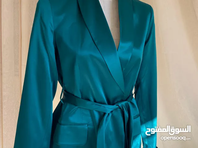 جاكيت "خرزة" الزيتي الأنيق بحزام - لمسة فخامة لكل إطلالة!