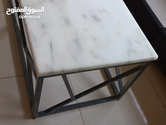 طاولة رخام استعمال خفيف للبيع بسعر 50 د قابلة للتفاوض بشيء قليل