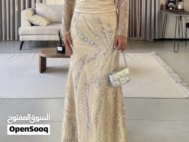 للبيع فستان قياس سمول ب 30 دينار