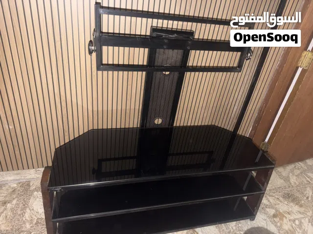 ميز تلفزيون مع حامل تلفزيون