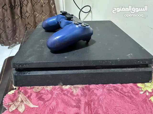 سوني 4 للبيع نظيف وحالته ممتازة، شغال بدون أي مشاكل  + جميع الأسلاك