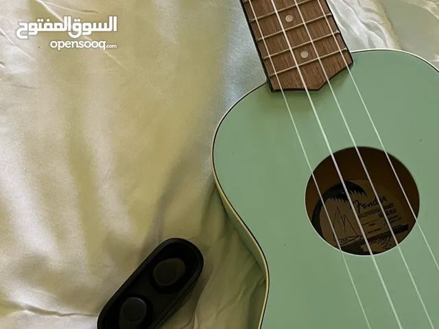 آلة Ukulele شبيهة بالجيتار