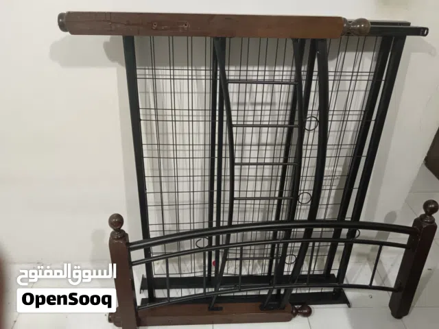 عدد 2 سرير حديد مستعمل بحالة جيدة