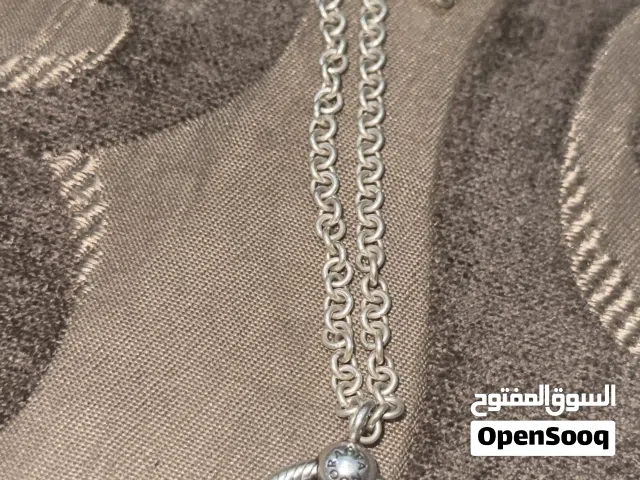 سنسال باندورا مع ميدالية باندورا