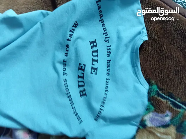 * شروة ألبسة جديدة مميزة بسعر مغري جدا _براندات/جينزات عدد 5 و بلايز تيشرتات عدد 5جديدة .اقرا الوصف