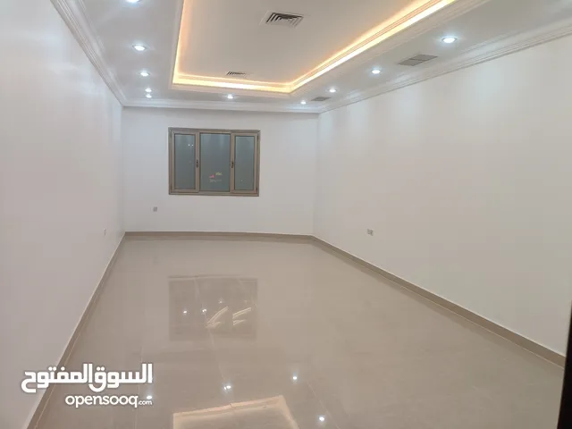 250 m2 3 Bedrooms Apartments for Rent in Al Ahmadi Eqaila