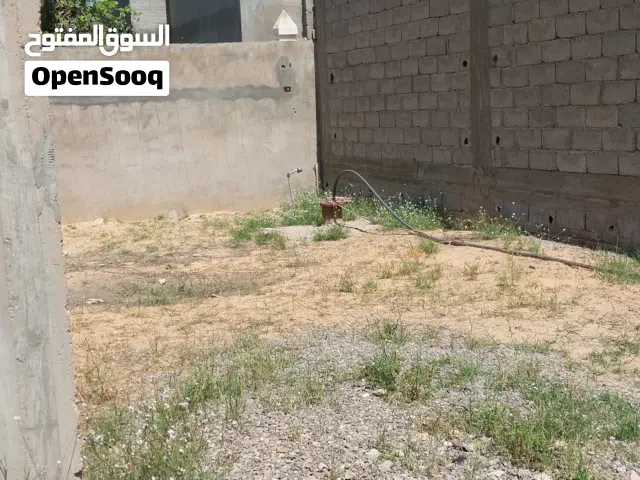 أرض سكنيه عين زارة شارع السليطه1200 متر بقرب عين زارة مول خلف القرقني ملك مقدس للبيع   من المالك