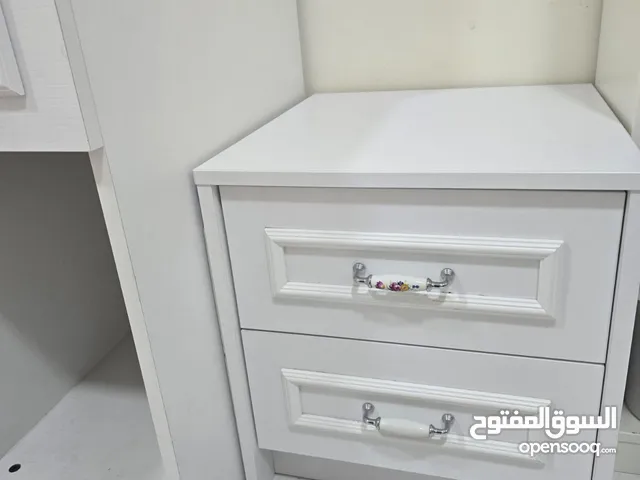 غرفة نوم للبيع وغرفة نوم أطفال للبيع بحالة ممتازة وطاولة طعام 6 اشخاص