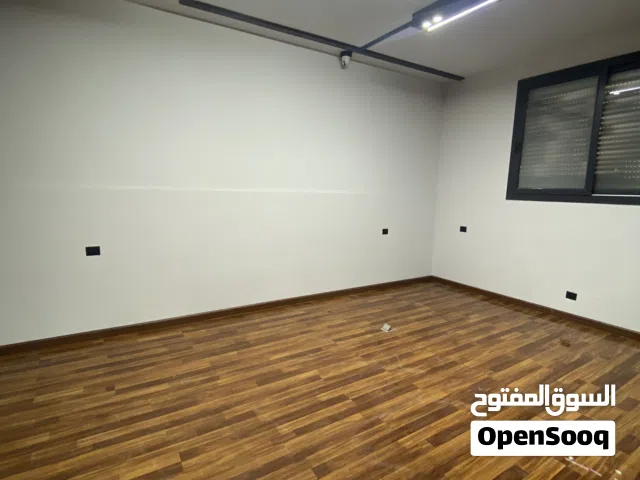 صالة تجارية 600م للإيجار جنزور الشرقية بجوار مسجد عمرو بن العاص تصلح أنت تكون مقر شركة او عيادة