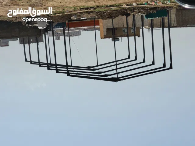 الأعمال الحديدية والمباني المعدنية تشمل تصميم وتصنيع وتركيب الهياكل المعدنية لمختلف التطبيقات، مثل:1