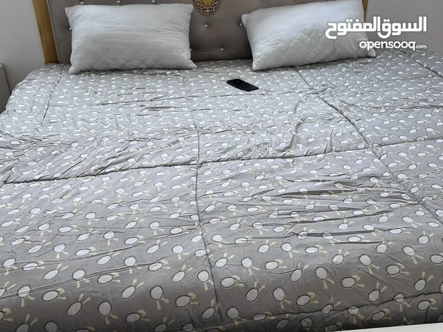 غرفة ملكيه بيضاء