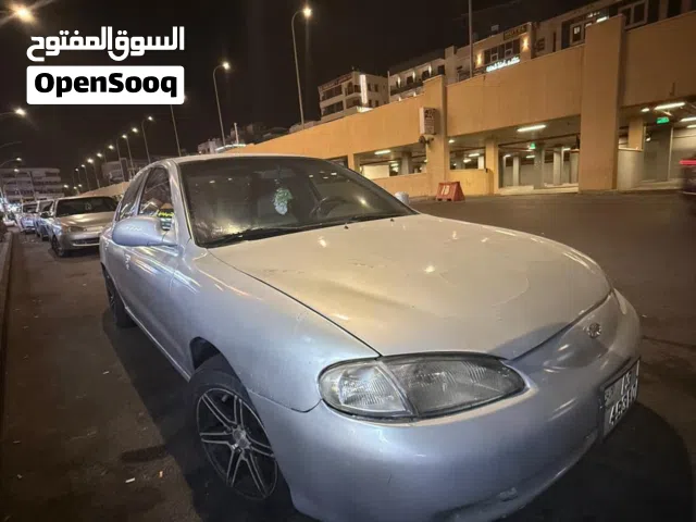 1996 هيونداي افانتي Standard