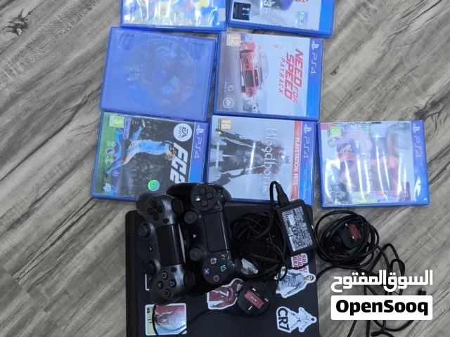 بليستيشن 4 مستخدم و في حاله جيده و معه يد تحكم ثنتين و شاحنهم و اشرطه