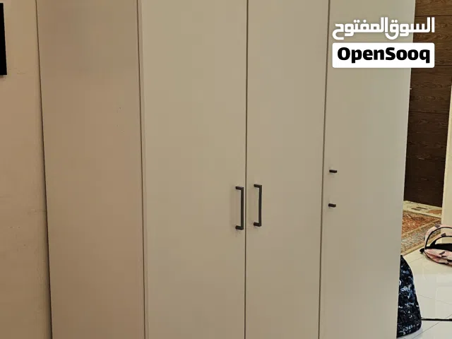 خزانة ملابس