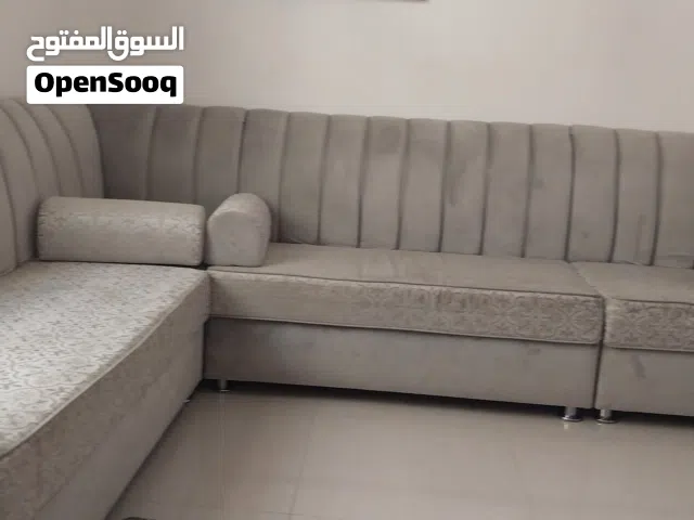 مجلس 8 اشخاص للبيع تفصيل خشب نظيف وقوي وثلاجه وفرن ايطالي وبعض ادوات منزل