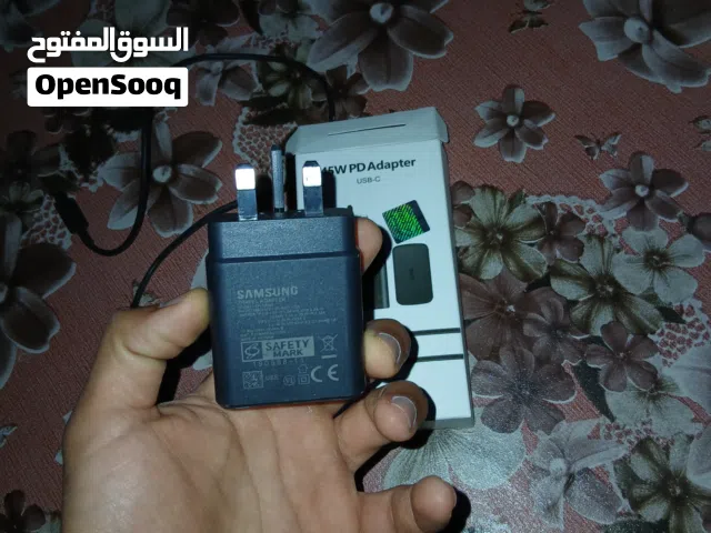 للبيع شاحنه مع الكيبل جديده غير مستخدم نوع سامسونك 45 واط