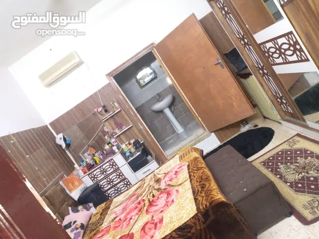 81 m2 5 Bedrooms Apartments for Sale in Zarqa Al Hawooz