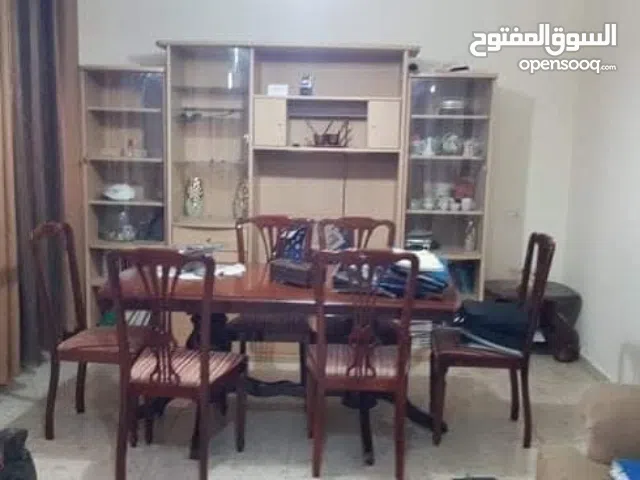 متوفر غرفه مفروشه في سكن موظفين  السكن مكون من ثلاث غرف مفروش وهادي عماره عائلات  يوجد شخصين فقط