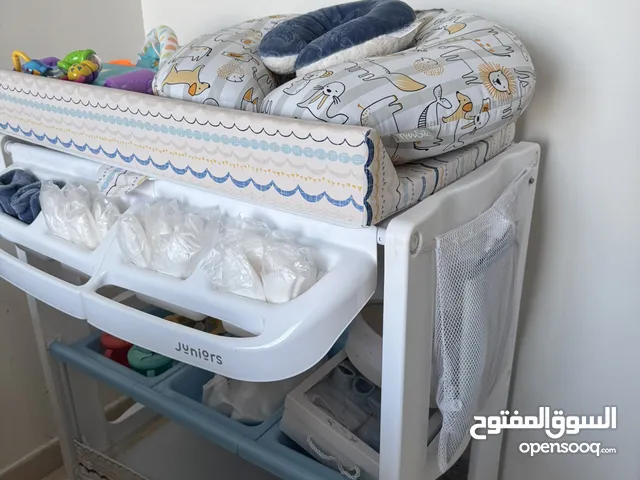 تخت مفرد طاولة تلفزيون ونص ستاند حمام للبيبي