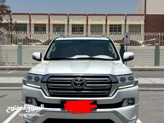 تيوتا لاند كروزر VXR 2016 ابيض لايوجد صبغ اول مالك من الوكالة الممشى 482890 مطلوب 160000 درهم