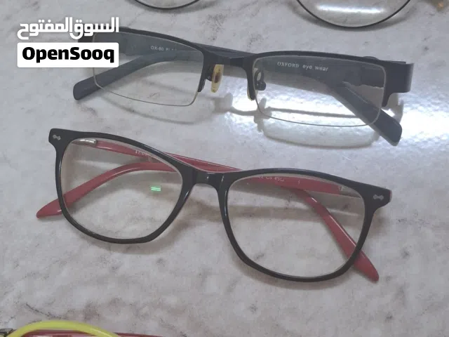 نظارات استخدام بسيط بحالة جيدة