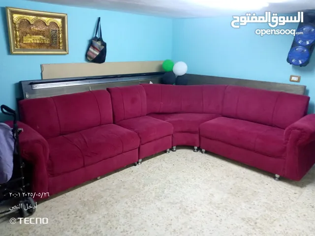 وغرفه نوم مجوز ما فيهاش اي خدش للبيع مستخدمه شهر والكنبايات معاها والخزانه غرفه نوم كامله مش ناقصها