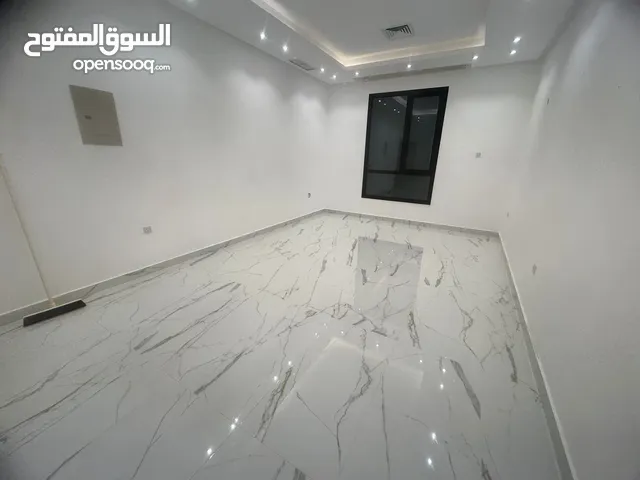 شقق سكنية مساحات مختلفة مواصفات بالاعلان