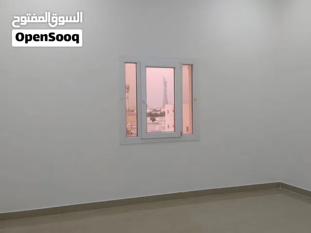شقه في المرة الشرقيه قرب العزيزيه وطريق سلوي للايجار مساحات واسعه