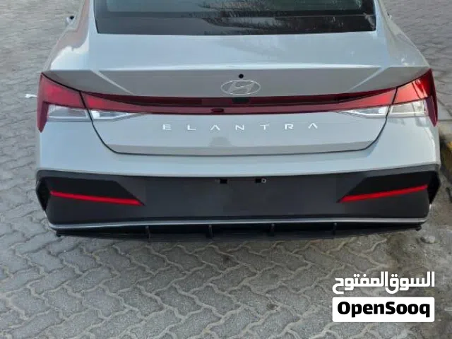 2025 هيونداي النترا SE
