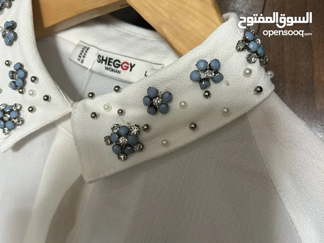 قميص ابيض شيفون مع خرز ازرق