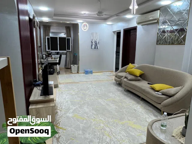 شقه مفروشه بالكامل للبيع قريبه من مدينة السلطان  هيثم وقريبه من جميع الخدمات