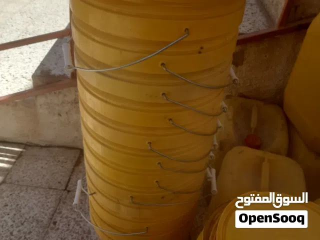 متوفر 12 سطل نطيف كما في الصور المكان طرابلس