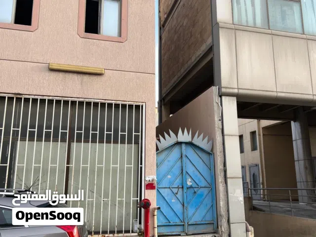 للإيجار بالرى محل تجارى مع ميزانين ادارى