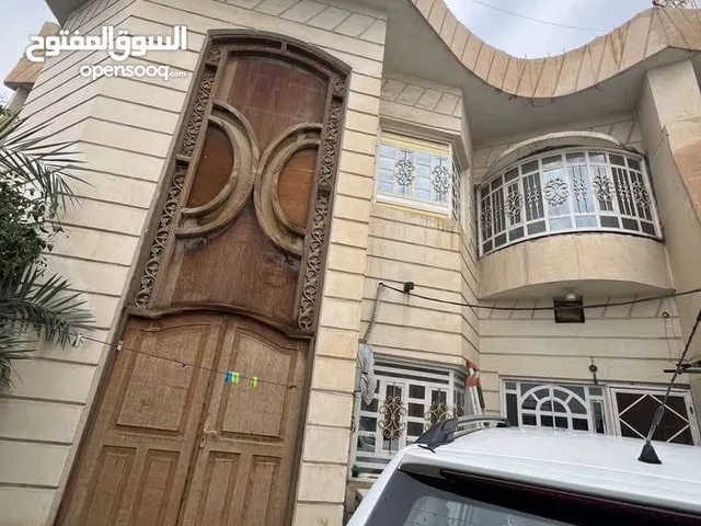 235 m2 5 Bedrooms Townhouse for Sale in Basra Dur Al-Naft