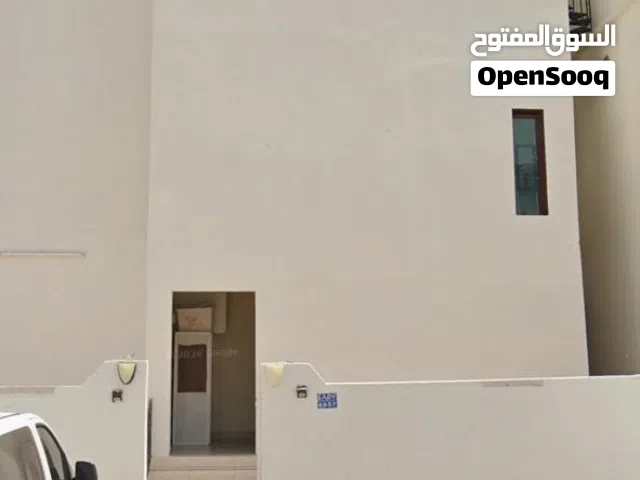 شقة مؤجرة للبيع المعبيلة السادسة قرب جامع الامام عزان بن قيس