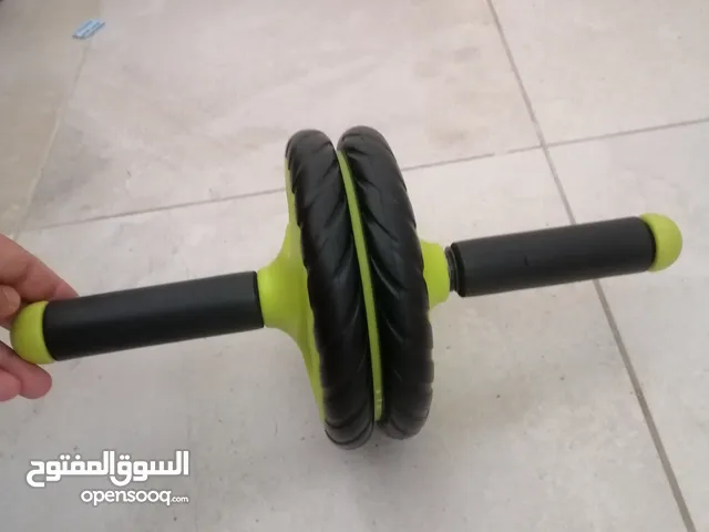 عجلة اصلية لتمارين المعدة وازالة الكرش للبيع بسعر مغري 4 د ، علما اشتريتها ب 12 د شبه مستخدمه