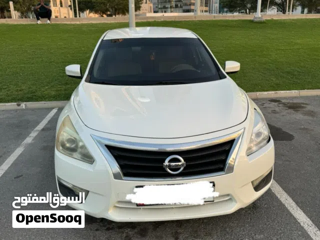 Nissan Altima 2016- White