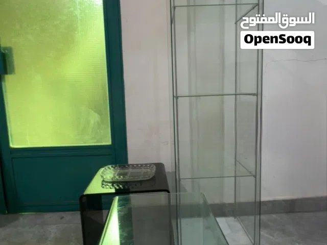 خزانه جام أرفف مع 2 طاوله جام