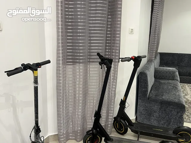 للبيع 3 سكوترات 2 بحاله ممتازه جداً