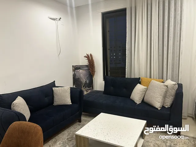 طقم كنب كونر غير مستخدم ابدا بحالة الجديد بنفع كونر وبنفع طقم زي الصوره 7 مقاعد