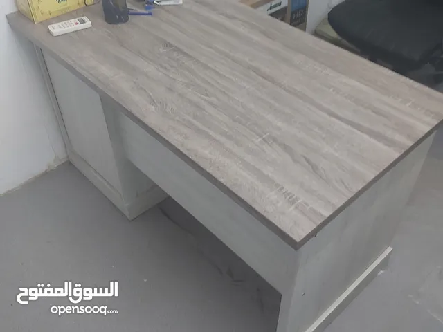 طاولة مكتب هومز ار اص عدد 2 مع خزانة ملفات وادراج حديد مستخدمة سنة واحدة وشبه جديدة