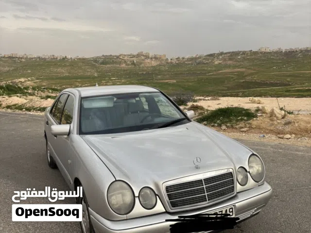 1998 مرسيدس بنز الفئة-E E 200