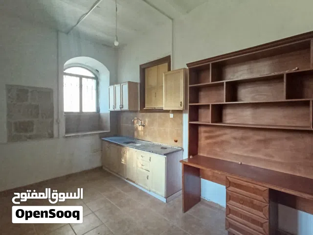 شقة للإيجار في رام الله (قريبة من وسط البلد) - مناسبة للسكن أو مقر شركة أو مكتب