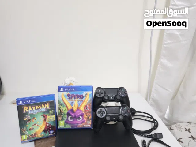 بلايستيشن 4برو 1تيرا مع ايدتين اصلية ولعبتين